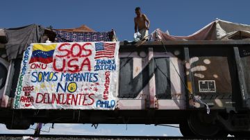 Miles de venezolanos varados al norte de México ante el temor de que EE.UU. los deporte