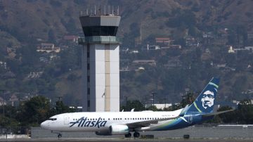 Piloto que intentó apagar los motores en vuelo de Alaska Airlines consumió hongos psicodélicos