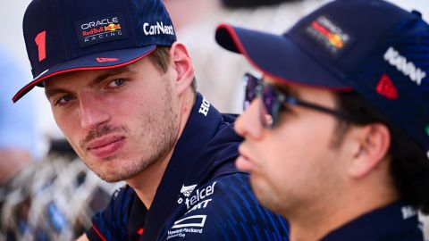 Max Verstappen le exige a su compañero de equipo, Sergio "Checo" Pérez que levante el nivel.