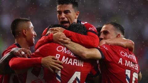 Ricardo Marín y Chivas en celebración de gol en el Clásico Tapatío.