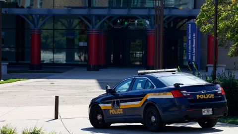 Arrestan a un hombre que amenazó con desatar un tiroteo en la Universidad de Arizona