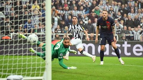 Miguel Almirón abrió el camino de la goleada para el Newcastle.