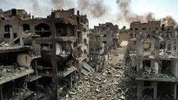 Ataques aéreos israelíes destruyeron el campo de refugiados palestinos de Jabalia en la ciudad de Gaza.