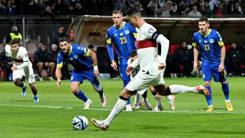 Cristiano Ronaldo anotó un doblete en el partido de Eliminatorias.