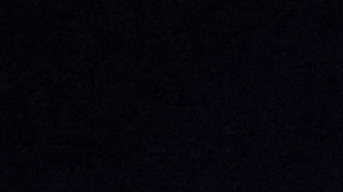 Manifestantes chocan con autoridades libanesas frente a la embajada de EE.UU. al este de Beirut, en solidaridad con el pueblo de Gaza.