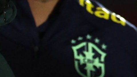 Neymar Jr. tuvo que ser sustituido del partido con Uruguay.