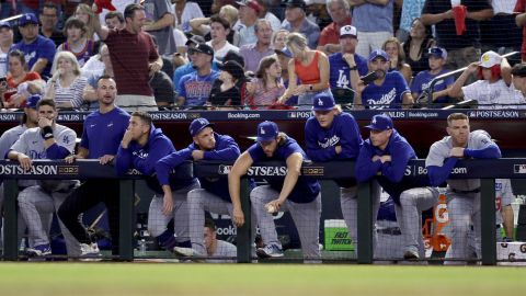 La agonía en el dugout de los Dodgers al final del juego 3 contra Arizona.