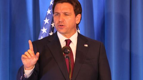 Ron DeSantis dio su criterio sobre admitir refugiados palestinos en un evento de campaña en New Hampshire.