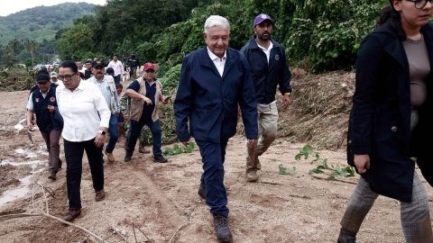 AMLO promete que no habrá “amarga navidad” para los afectados en Acapulco por el huracán Otis