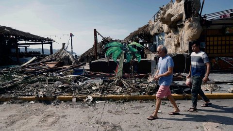 Huracán Otis: México evacúa de Acapulco a 263 extranjeros