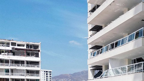 Hotel destruido por el huracán Otis