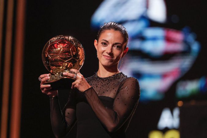 Aitana Bonmati, ganadora del Balón de Oro femenil de 2023.