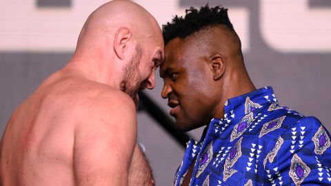 Francis Ngannou (d) enfrentará a Tyson Fury (d) el fin de semana.