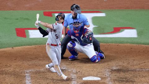 El jardinero mexicano Alek Thomas comenzó de muy mala manera esta temporada con el equipo de Arizona y ahora se encuentra disputando la Serie Mundial