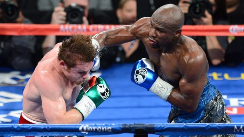 Canelo Álvarez y Floyd Mayweather Jr.