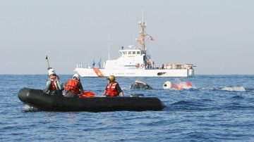 Rescatan a cuatro canadienses de un catamarán volcado frente a Carolina del Norte