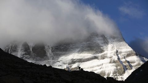 Alpinista estadounidense muere tras avalanchas que azotaron una montaña tibetana cuando buscaba hacer historia