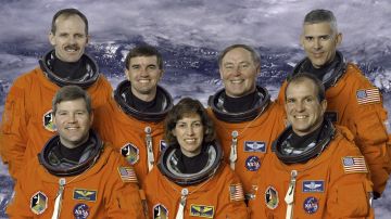 Ellen L. Ochoa, al centro, fue seleccionada por la NASA en 1990 como la primera mujer astronauta hispana.