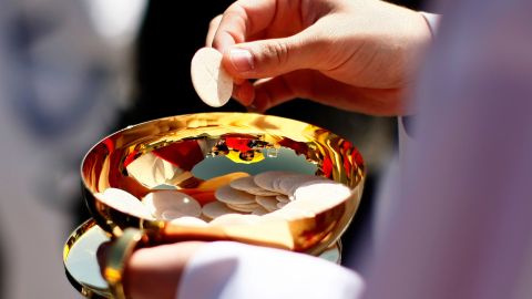 Iglesia católica alerta sobre sacerdotes falsos que estafan a feligreses en California