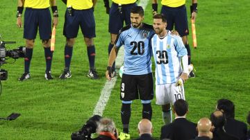 Messi y Suárez promocionando la candidatura para el Mundial de 2030.