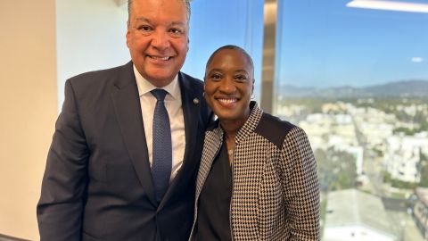 Los senadores Alex Padilla y Laphonza Butler visitan La Opinión. (Araceli Martínez/La Opinión)