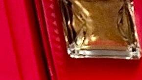 Tricia Bonilla lanza su pequeño negocio de perfumes. (Araceli Martínez/La Opinión)