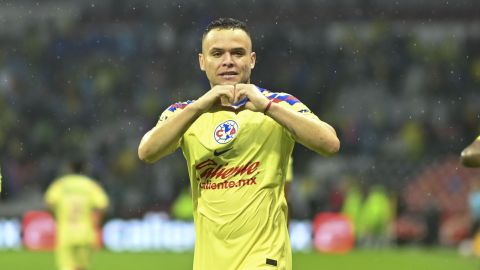 Jonathan Rodríguez celebra el cuarto gol de América en el juego contra Pachuca.