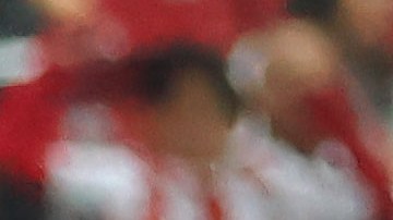 Momento en el que Raúl Rangel, portero de Chivas, choca con Antonio Briseño.