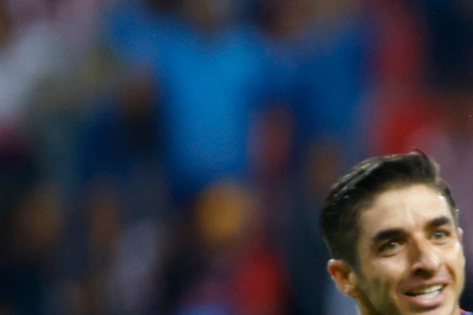 Fernando 'Nene' Beltrán (i) es figura de Chivas de Guadalajara tras seis temporadas y media.