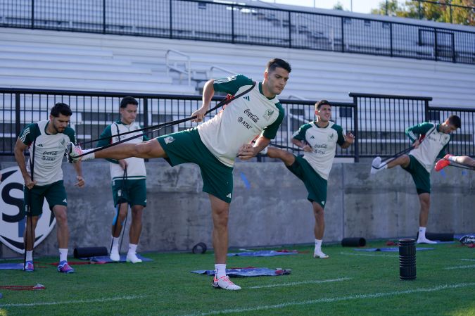 Raul Jimenez, durante un entrenamiento de la Selección Nacional de México.