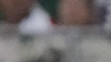 Raúl JIménez pelea un balón durante el partido amistoso contra Ghana.