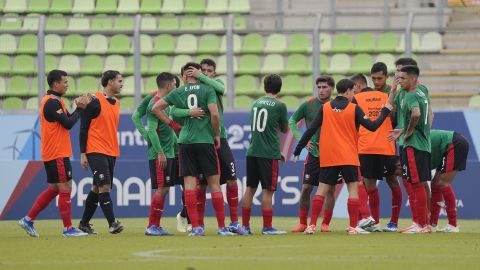 México celebra su único gol en el torneo durante la fase de grupos.