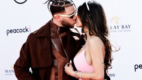 Jhay Cortés y Mia Khalifa en los Latin American Music Awards 2022.