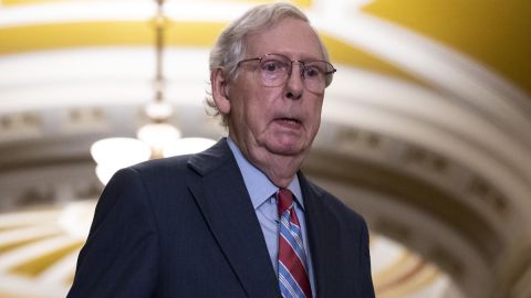 Mitch McConnell lleva tres décadas en el Senado