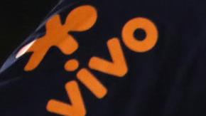 Neymar sale lesionado del juego entre Brasil y Uruguay.