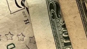 El peso mexicano retrocede frente al dólar.