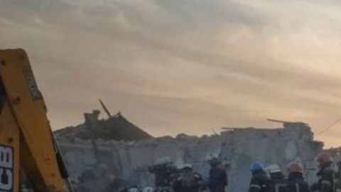 51 personas murieron en la aldea bombardeada por Rusia en Ucrania.