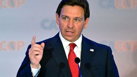 Ron DeSantis promete tratar de aniquilar a la inmigración ilegal