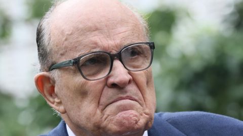 Rudy Giuliani se declara en bancarrota tras su condena millonaria por difamación