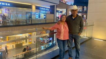 Salvador López y su esposa Maribel a pocas horas de llegar a la CDMX
