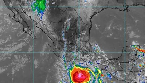 Huracán Otis deja inundaciones y destrozos en Acapulco, México, tras impactar como categoría 5