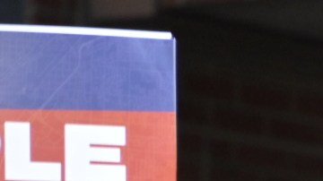 Trabajadores sindicalizados de los Teamsters protestan en las oficinas de Google de LA.