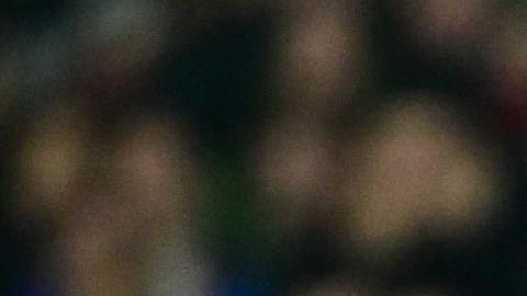 Santiago Giménez estrenó con dos goles ante Lazio.