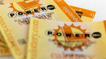 Los Angeles (United States), 11/10/2023.- Powerball tickets are photographed in Los Angeles, California, USA, 11 October 2023. With an estimated 1.73 billion dollars jackpot, this is the second largest prize in the Powerball game'Äôs history. EFE/EPA/ETIENNE LAURENT