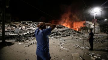 Bombardeos en la Franja de Gaza provocan cortes de Internet y electricidad