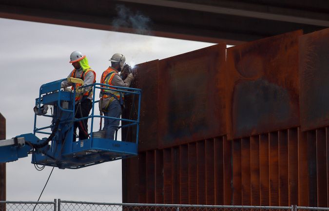 El refuerzo del muro fronterizo entre Ciudad Juárez y El Paso también elevará la altura de las vallas.