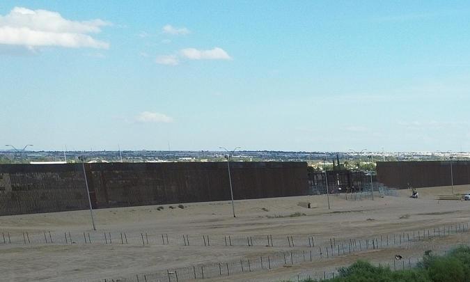 Caos durante operativo al norte de México orilló a 2.000 migrantes a las aguas del río Bravo