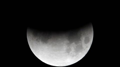 Cómo ver en vivo el eclipse lunar parcial este 28 de octubre de 2023.