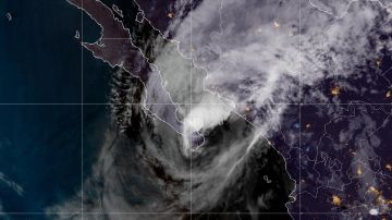 Se espera que Norma traiga fuertes lluvias y posibles inundaciones repentinas a Baja California.
