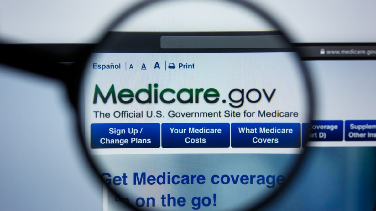 Trump anuncia cheques de $90 para más de 20 millones de adultos mayores con Medicare